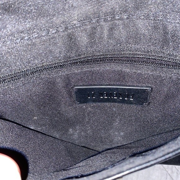 Forever 21 Bag Purse Black Gold Chain Strap Small Crossbody Faux Leather Clasp - Picture 5 of 6